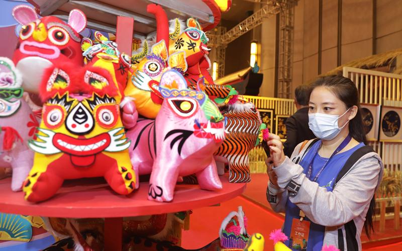近万件作品亮相第二届山西工艺美术产品博览交易会 传统技艺绽放时代新韵